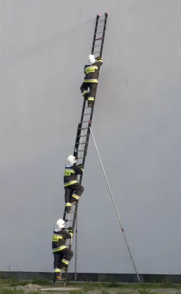Drabina strażacka ZS 2100/3H  5,6/10,05m dwuprzęsłowa, aluminiowa, wysuwana linką z podporami i hamulcem liny