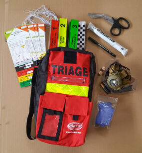 Zestaw do segregacji poszkodowanych Triage MAX w torbie 10 kart, 36 opasek, nożyczki, latarka czołowa, pałka świetlna, pisak, rękawiczki